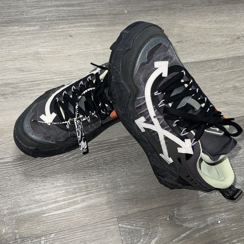 Off-White Black and Gray Men's Shoes